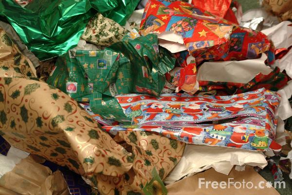 90_04_39-discarded-christmas-wrapping-paper_web